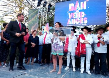 26e Ban des Vendanges : bain de foule pour  la nouvelle préfète de Vaucluse, Violaine Démaret