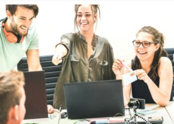 Le 100 % présentiel : un motif de démission pour plus de la moitié des 18-24 ans