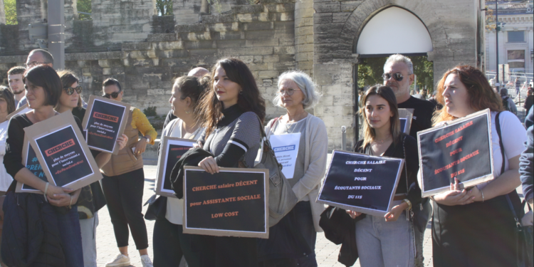 Avignon, Mobilisation pour le Ségur de la santé, près de 100 personnes du secteur privé  rassemblées