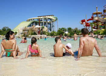 Wave Island : plus de 160 000 visiteurs ont surfé sur la vague cet été