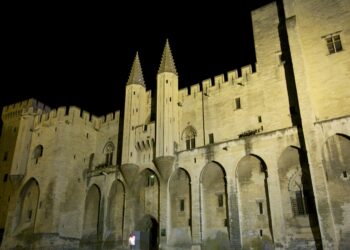 Palais des papes : partez à la chasse aux fantômes