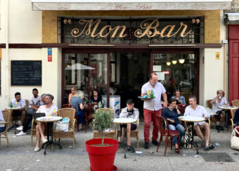 Les bistrots, le premier réseau social en danger