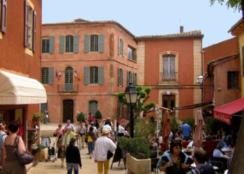 Comment la pénurie de carburant impacte la fréquentation touristique en Vaucluse