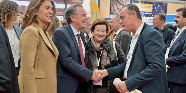 Quand l’Association des maires de Vaucluse fait salon