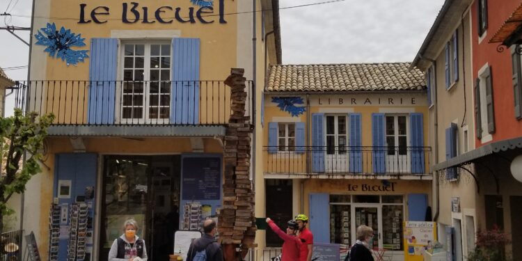 Il se passe une foule de choses au Bleuet à Banon, courrez retrouver ce lieu enchanté !
