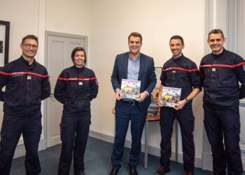 Le calendrier des pompiers déjà entre les mains des Bollénois