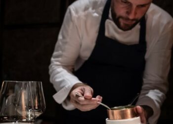 Avignon, Florent Pietravalle, le chef étoilé de la Mirande, récompensé par 4 toques au Gault et Millau pour sa cuisine