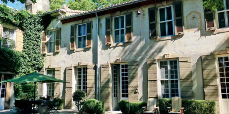 Arles, dispersion de la collection Emile Garcin, fondateur de la marque éponyme