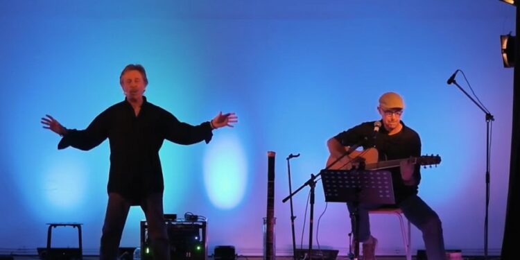 Un duo voix-guitare hors des sentiers battus aux Taillades ce dimanche