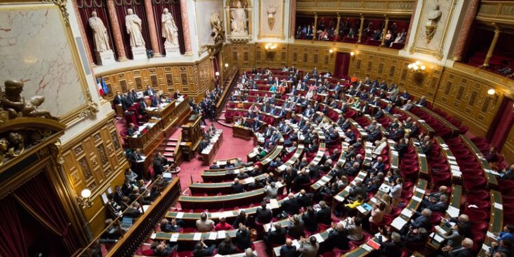 Dons : le Sénat demande la suspension des réductions fiscales pour les associations ayant commis des infractions