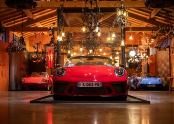 Gargas : 60 ans de Porsche mis en lumière par Mathieu Lustrerie