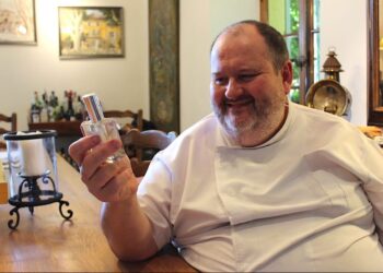 ‘À l’abri du Mistral’ : l’histoire d’un chef étoilé mise en flacon