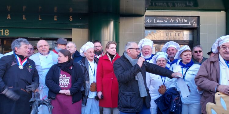 2022 : année noire pour la truffe, mais le diamant noir a attiré les foules, ce dimanche matin aux Halles d’Avignon