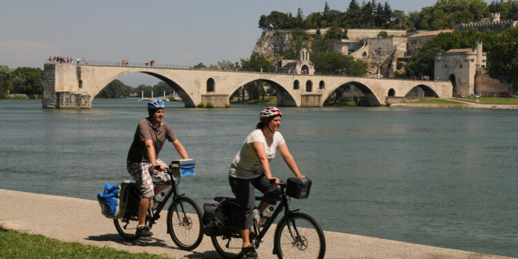 Tourisme : le palais et le pont d’Avignon obtiennent le label ‘Accueil vélo’