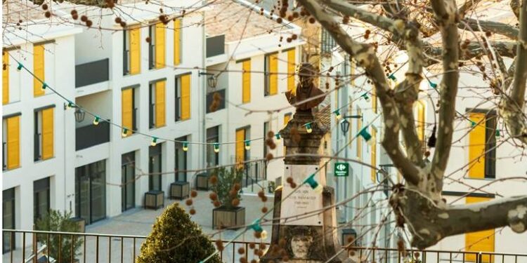 Châteauneuf-de-Gadagne, inauguration de la place du Félibrige samedi 1er avril