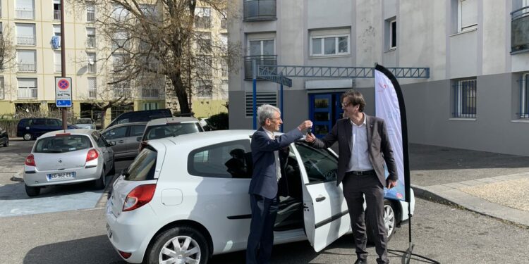 GRDF fait don d’un véhicule à Face Vaucluse