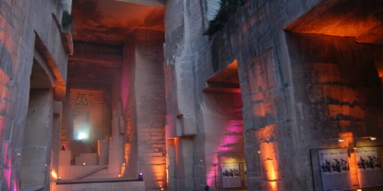 Clap de fin pour l’exploitation des Carrières des Lumières du château des Baux-de-Provence par Culturespaces ?
