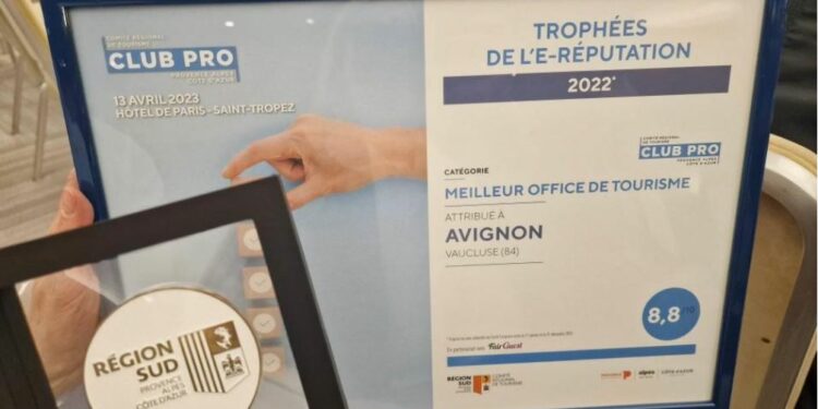 L’Office de Tourisme d’Avignon reçoit le trophée de l’e-réputation