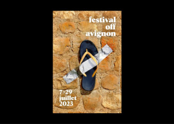 J’ai la tong scotchée au mur !