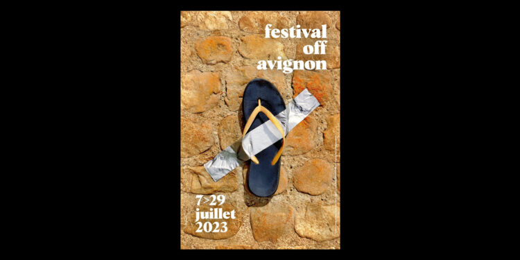 J’ai la tong scotchée au mur !