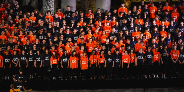 Auditorium du Thor, 110 jeunes Vauclusiens chantent Pop the opéra