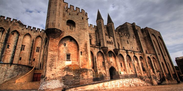 Le Palais des Papes et le Pont d’Avignon se dotent d’un dispositif de don en ligne