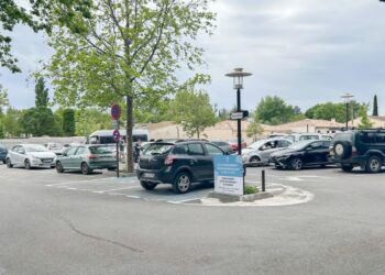 Isle-sur-la-Sorgue : le stationnement au partage des eaux devient payant