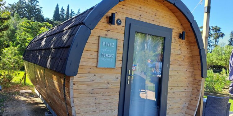 Escapade insolite dans un tonneau ? C’est possible à Jonquières