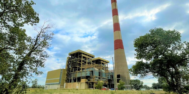 Tout savoir sur la démolition de la cheminée de la centrale EDF d’Aramon