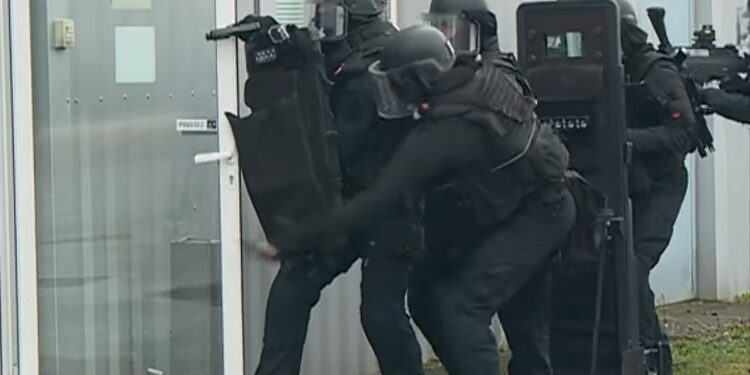 Le Raid intervient dans le quartier des amandiers à Carpentras