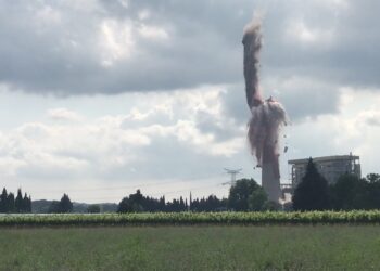 (Vidéo) Pourquoi la cheminée d’Aramon n’est pas tombée complètement ?