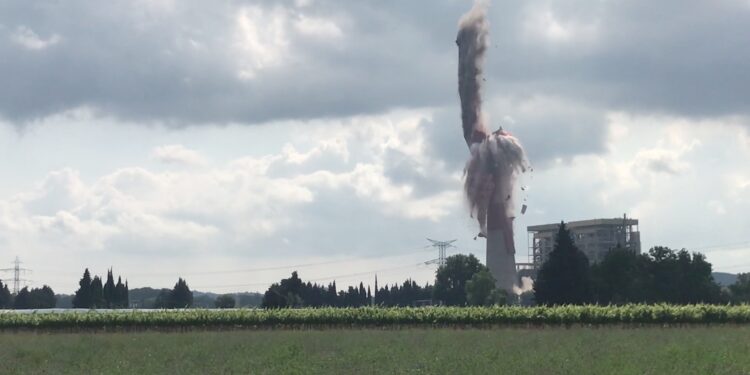(Vidéo) Pourquoi la cheminée d’Aramon n’est pas tombée complètement ?