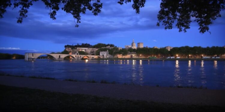 Côtes du Rhône : une « Tablée des chefs » de 200m face au Pont d’Avignon le 1er juillet