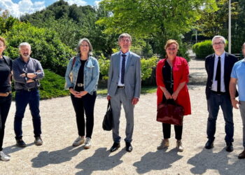 Sénat : la mission d’information sur le bâti scolaire en visite à Châteauneuf-de-Gadagne