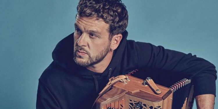 L’ancien candidat de The Voice Claudio Capéo en concert à Carpentras