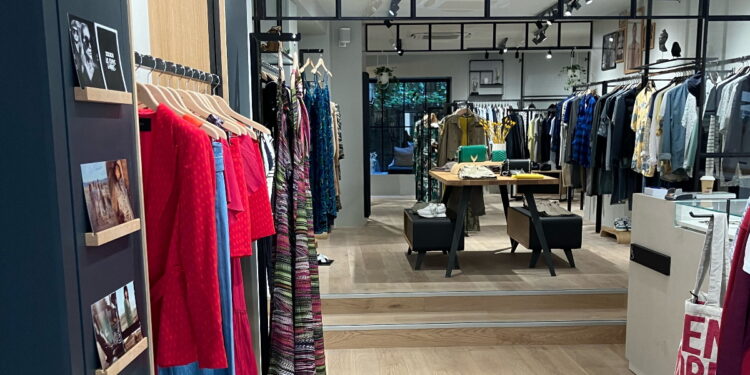 Avignon : un couple ouvre sa boutique de prêt-à-porter IKKS men et women