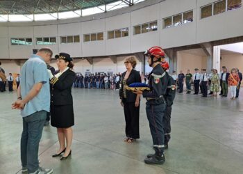 Journée nationale des pompiers à Fontcouverte : hommage et remise de médailles pour actes de courage et de dévouement