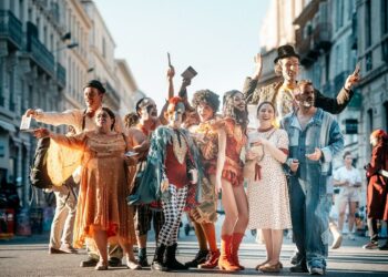 Festival d’Avignon : où et comment assister à la parade du Off ?