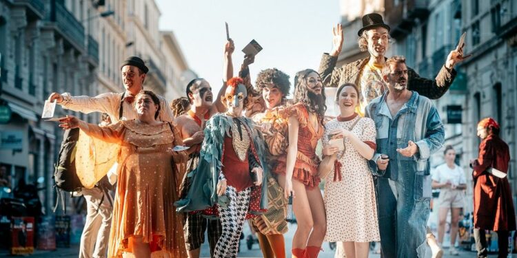 Festival d’Avignon : où et comment assister à la parade du Off ?