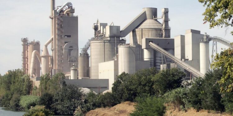 Industrie : La cimenterie de Beaucaire parmi les 50 plus gros émetteurs français de CO2