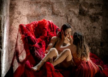 InKarnè, un solo danse-marionnette d’une grande beauté au Théâtre Golovine