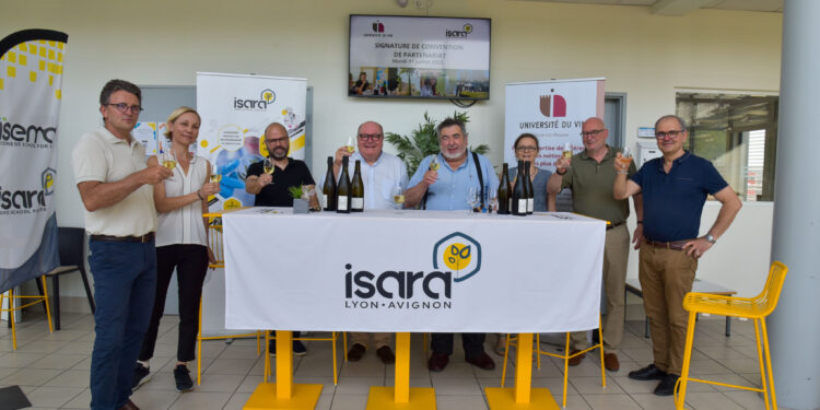 Avignon : l’Isara et l’Université du vin signent une convention de partenariat