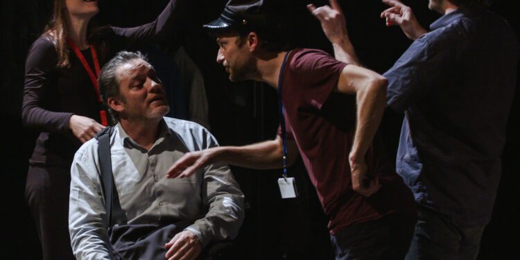 «Le village de l’allemand» séquence émotion au Théâtre des Carmes