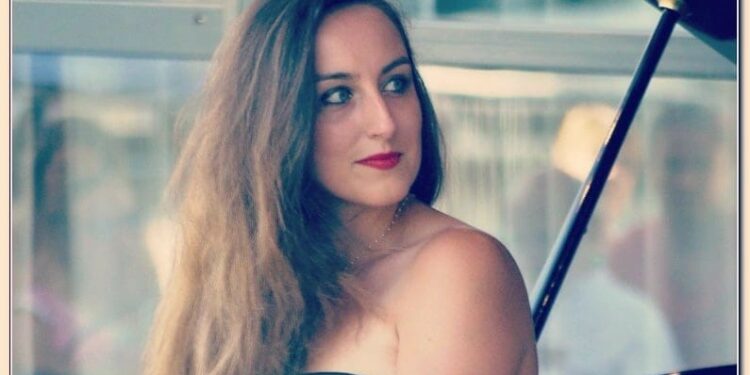 Gordes : un concert caritatif avec la chanteuse lyrique orangeoise Aurélie Jarjaye