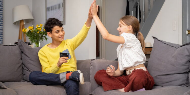 Grandes vacances d’été : Plus d’argent de poche, mais moins de dépenses pour les ados