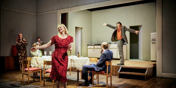 Festival d’Avignon :  « The confessions », l’hommage d’un fils