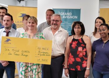 Avignon, La Poste, 10 000€ pour la Croix Rouge française