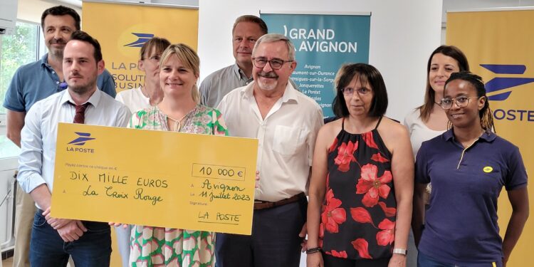 Avignon, La Poste, 10 000€ pour la Croix Rouge française