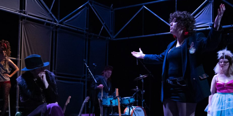 La Scala reçoit des punk.e.s