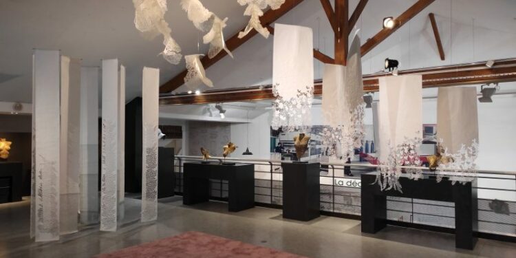 Valréas : exposition ‘Transparences’ au Musée du cartonnage